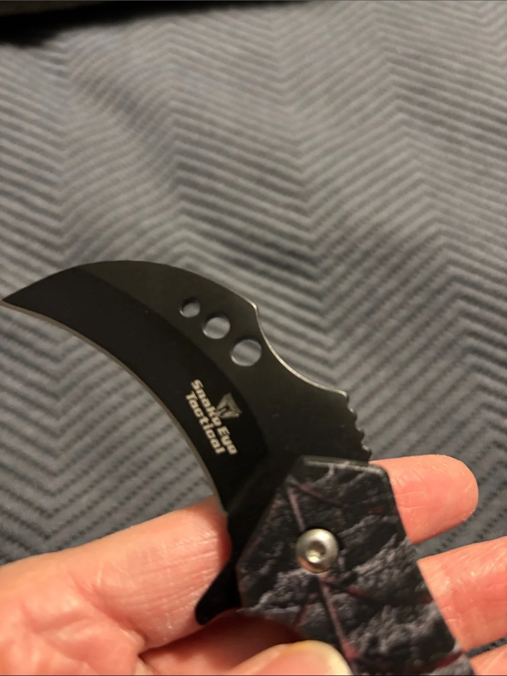 Skull-Accent Karambit Key Ring Folding Knife - Black and Red